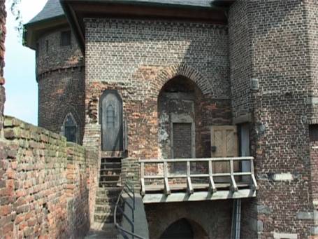 Krefeld : Wasserburg Linn, Burg-Innenhof